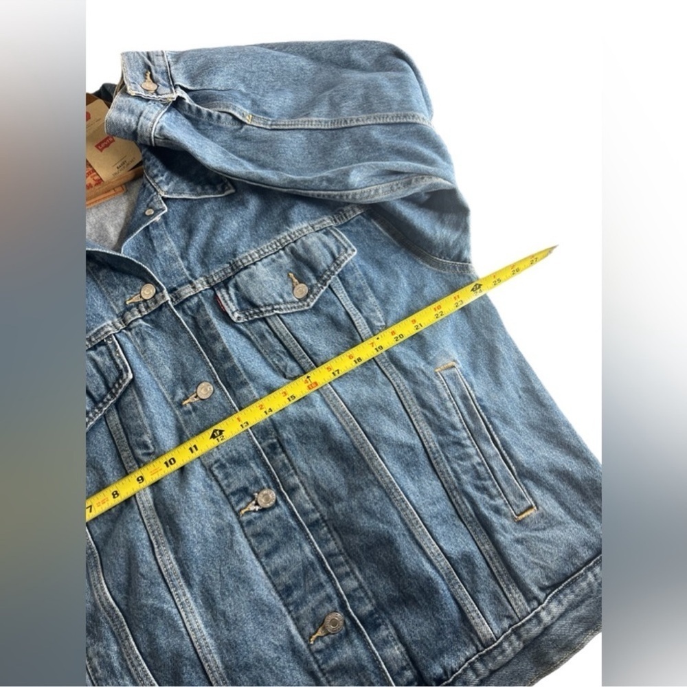 Levis Women’s Baggy Trucker Denim Jacket - Picture 15 of 15